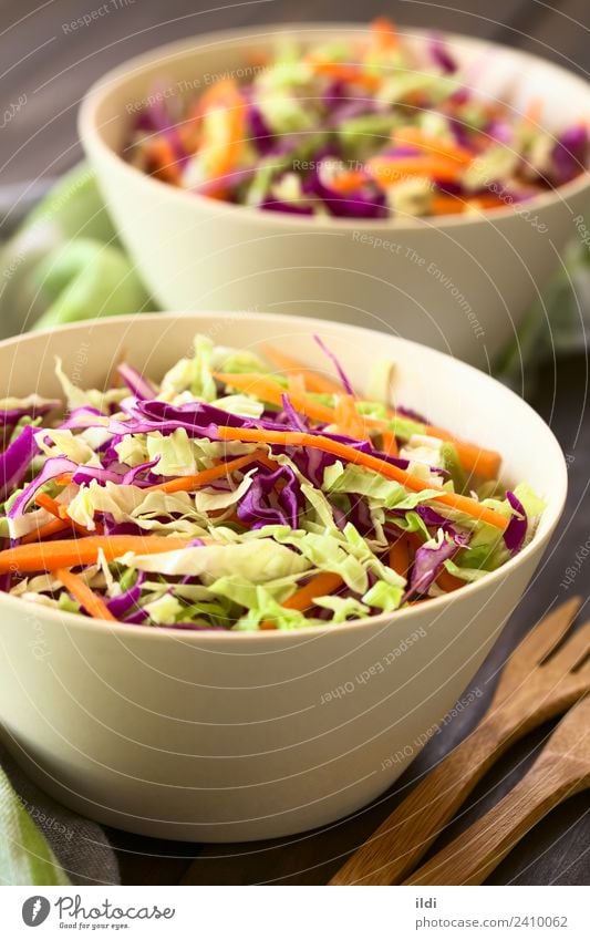 Krautsalat Gemüse Salat Salatbeilage Vegetarische Ernährung frisch Gesundheit Lebensmittel Kohle Kohlgewächse roh Möhre geschreddert geschnitten gebastelt