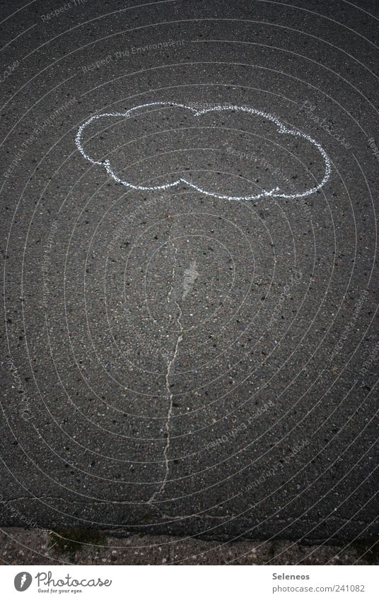Blitzeinschlag Ausflug Strassenmalerei Umwelt Natur Wolken Gewitterwolken Wetter Unwetter Straße Beton Zeichen nass Asphalt Straßenbelag Riss Farbfoto