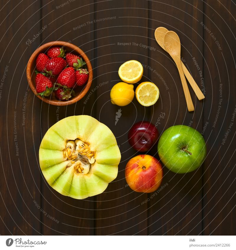 Vielfalt an frischen Früchten Frucht Gesundheit roh Lebensmittel Zutaten Snack Melonen Honigmelone Zitrone Zitrusfrüchte Pflaume Nektarine Erdbeeren Beeren