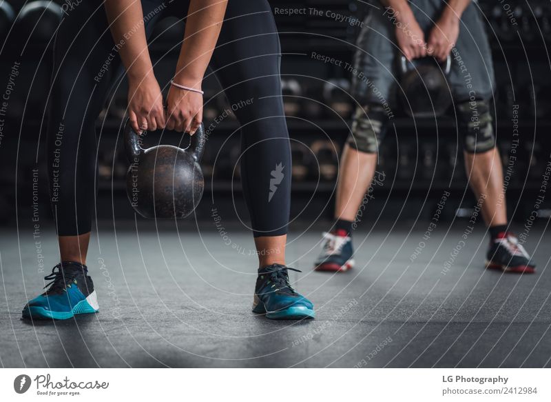 Workout-Kurs im Fitnessstudio Lifestyle Club Disco Sport Mensch Erwachsene Menschengruppe Bekleidung authentisch stark grau Kraft Tatkraft üben Gesundheit