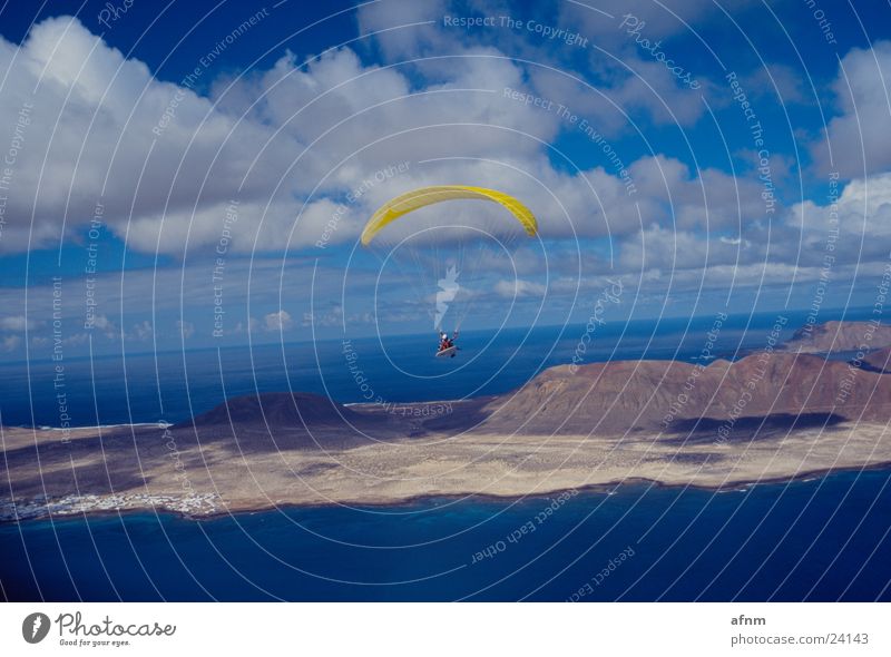 Lanzarote im Anflug Flugsportarten Gleitschirm Meer Sport Paragleiter Nova-Schirm Insel