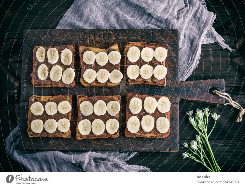 Französische Toasts mit Schokolade Frucht Brot Dessert Süßwaren Ernährung Frühstück Blume Holz Essen frisch lecker oben braun Tradition Zuprosten Banane
