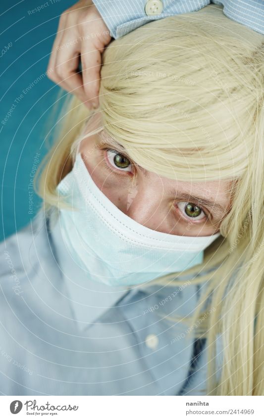 Junger Patient mit einer medizinischen Maske Design Gesundheit Krankenpflege Medikament Arbeit & Erwerbstätigkeit Beruf Gesundheitswesen Arzt Mundschutz Mensch