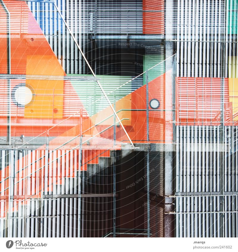 Fassade Stil Treppe Metall Linie Streifen außergewöhnlich eckig trendy einzigartig verrückt grau chaotisch Perspektive skurril orange Treppengeländer Farbfoto