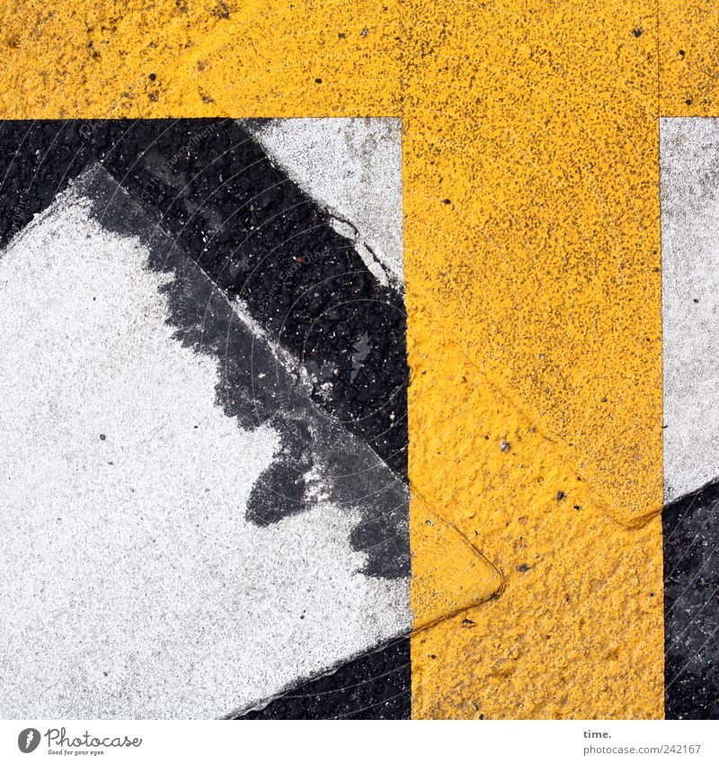 T-Träger Verkehr Straße Schilder & Markierungen Kreuz gelb weiß Farbe Warnhinweis Hinweis Asphalt Zweck Funktion Farbfoto Gedeckte Farben Muster
