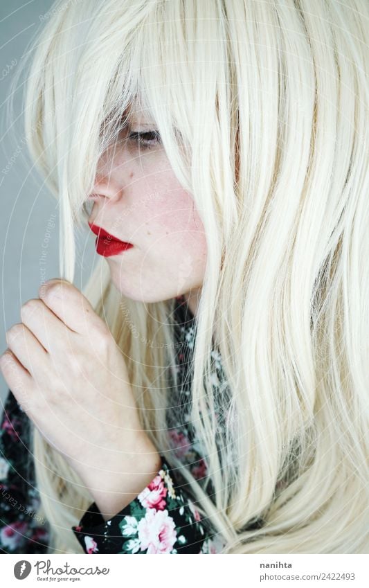 Profilbild einer blonden und traurigen Frau Stil schön Haare & Frisuren Haut Gesicht Lippenstift Mensch feminin Junge Frau Jugendliche 1 18-30 Jahre Erwachsene
