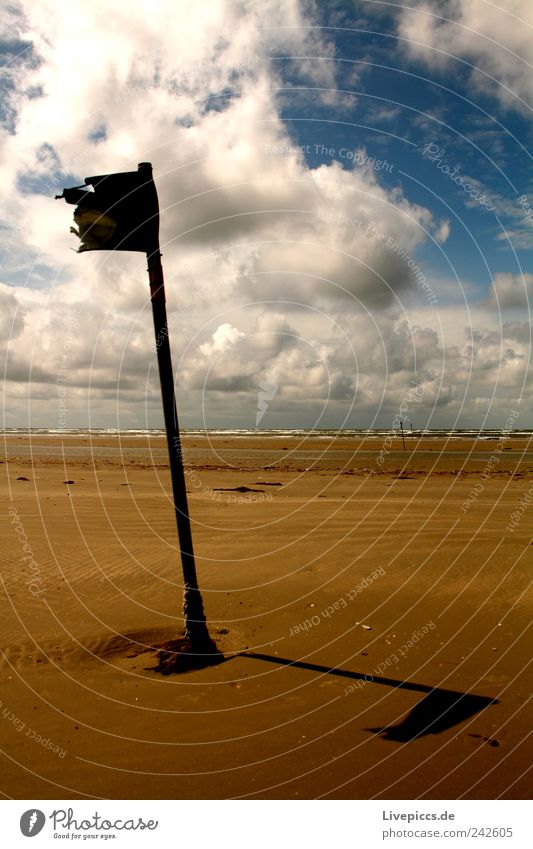 Capture The Flag! Ferien & Urlaub & Reisen Sommerurlaub Strand Meer Insel Wellen Natur Sand Luft Wasser Schönes Wetter Sturm Küste Nordsee blau gelb grau