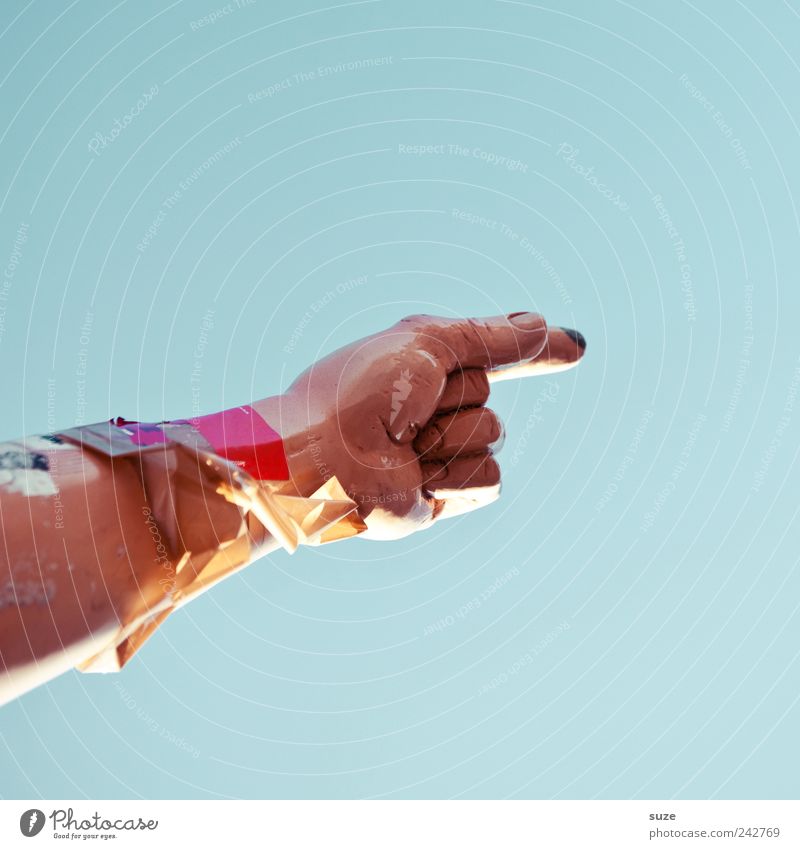 Handzeichen Arme Himmel lustig Finger Richtung zeigen Dekoration & Verzierung Zeichen Entscheidung Vorgesetzter Anweisung Farbfoto mehrfarbig blau Außenaufnahme