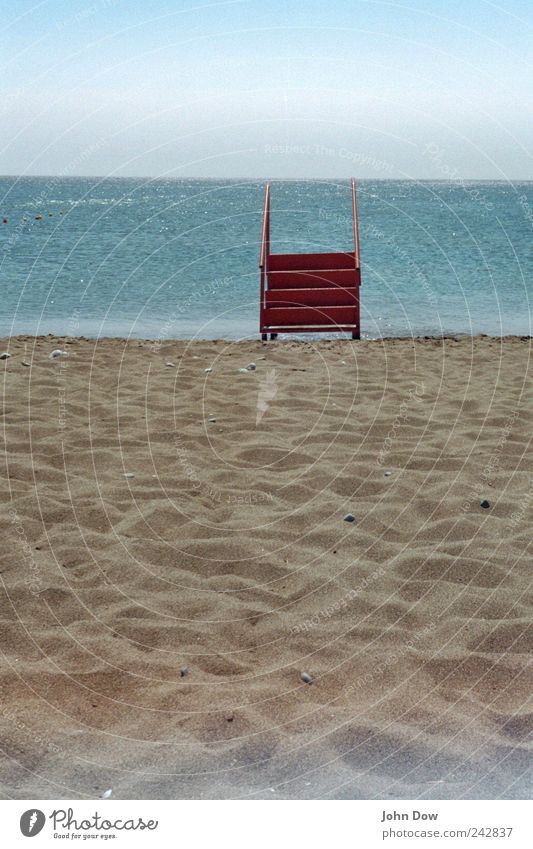 Wassertaxi verpasst Sommer Sommerurlaub Strand Meer Insel Wellen Küste Unendlichkeit heiß Sehnsucht Fernweh Hoffnung Horizont Surrealismus Treppe unlogisch