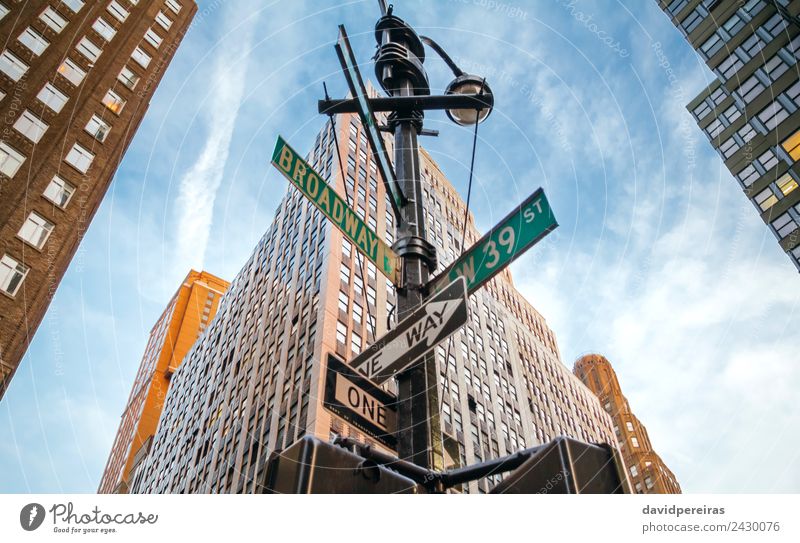 Anzeichen von Broadway und West 39. in Manhattan Freude Erholung Freizeit & Hobby Ferien & Urlaub & Reisen Hochhaus Gebäude Architektur Straße historisch neu