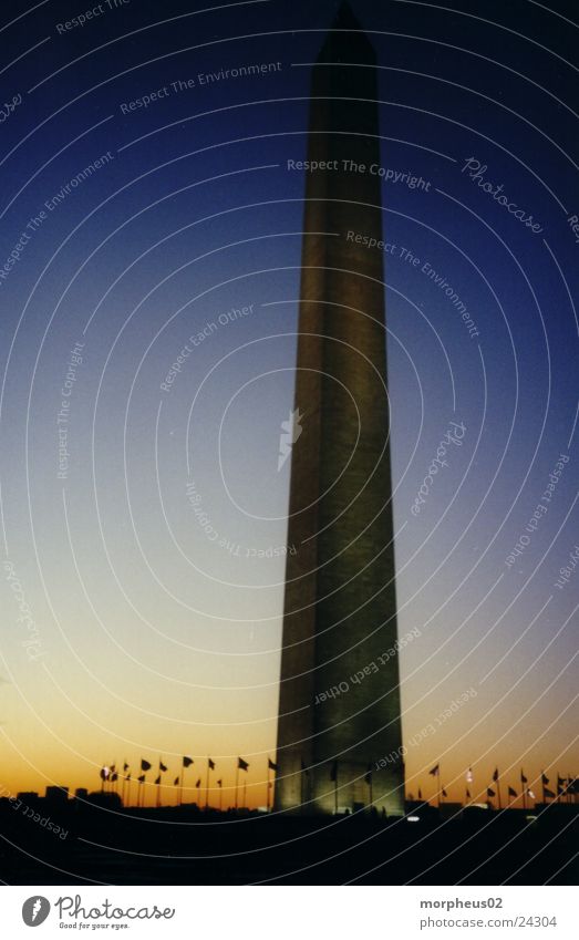 Washington Monument Amerika Sonnenuntergang Macht Farbverlauf Klarer Himmel Wolkenloser Himmel Obelisk monumental Denkmal aufwärts himmelwärts vertikal