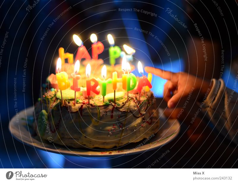 Happy Birthday Lebensmittel Teigwaren Backwaren Kuchen Dessert Süßwaren Schokolade Ernährung Kaffeetrinken Feste & Feiern Geburtstag Kind Kleinkind Kindheit