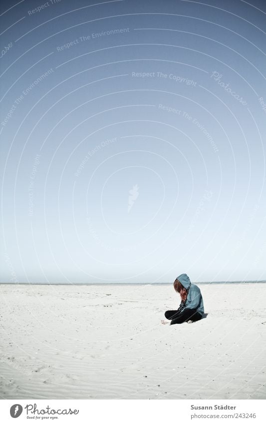 Spiekeroog | Sandkind 1 Mensch Wolkenloser Himmel Schönes Wetter Küste Strand Nordsee Meer Einigkeit Traurigkeit Fernweh Angst Zukunftsangst verstört