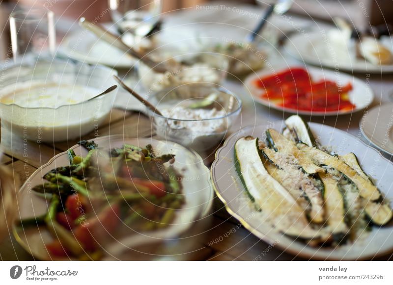 Italienische Vorspeisen Lebensmittel Joghurt Gemüse Kräuter & Gewürze Ernährung Büffet Brunch Festessen Slowfood Italienische Küche Geschirr Teller