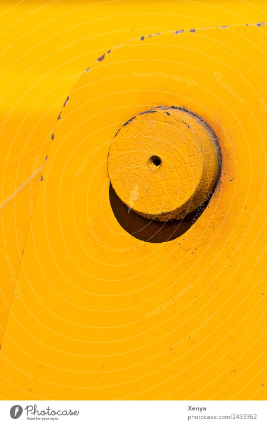 Gelber Kreis Mauer Wand Metall Stahl Rost gelb rund Farbfoto Außenaufnahme abstrakt Menschenleer Tag Licht Strukturen & Formen Detailaufnahme alt rostig