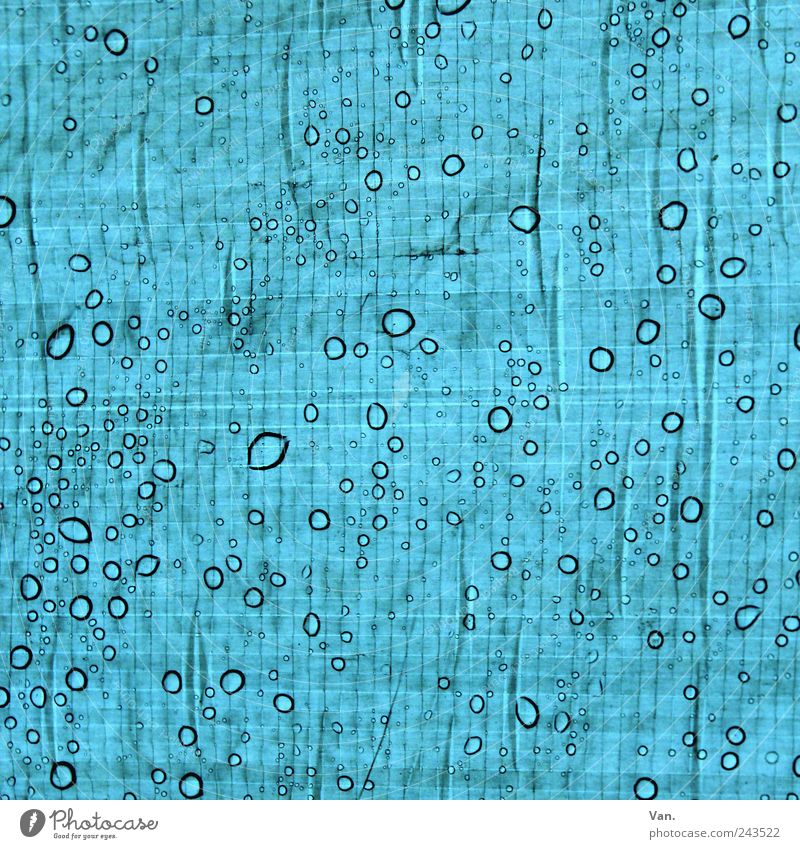 Das Blaue vom Himmel Umwelt Natur Wasser Wassertropfen Regen Kunststoff leuchten Flüssigkeit hell kalt nass Sauberkeit blau wetterfest Abdeckung Schutzdach