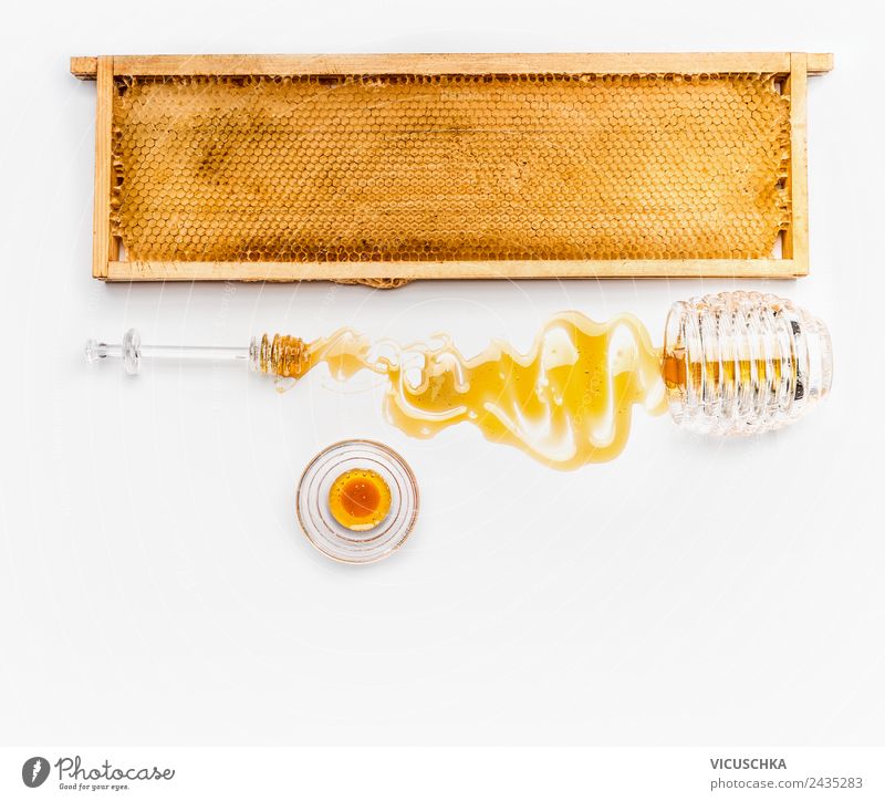 Bienenwabe im Holzrahmen mit Honig im Glas Lebensmittel Ernährung Bioprodukte Vegetarische Ernährung Diät Stil Design Gesundheit Gesunde Ernährung Bienenwaben
