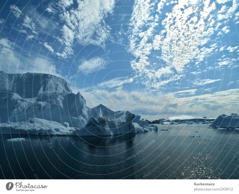 Cool Water Umwelt Natur Landschaft Urelemente Wasser Wolken Klima Klimawandel Bucht Fjord Meer ruhig träumen Grönland Eisberg Arktis blau blautöne eismeer