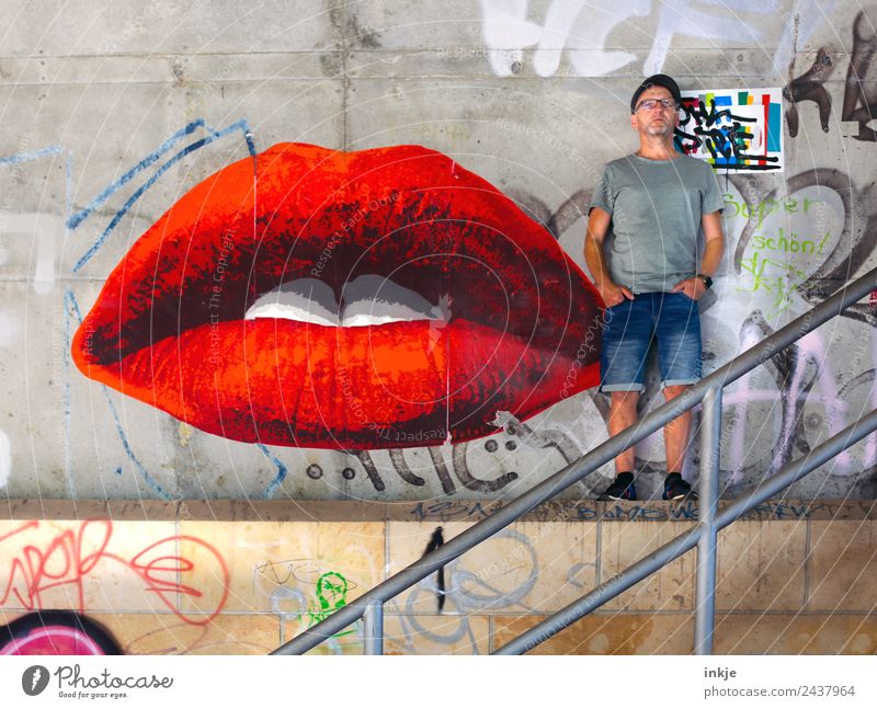 dicke Lippe | UT Dresden Lifestyle Stil schön Lippenstift Freizeit & Hobby maskulin Mann Erwachsene Leben Mund 1 Mensch 30-45 Jahre 45-60 Jahre Graffiti Mauer