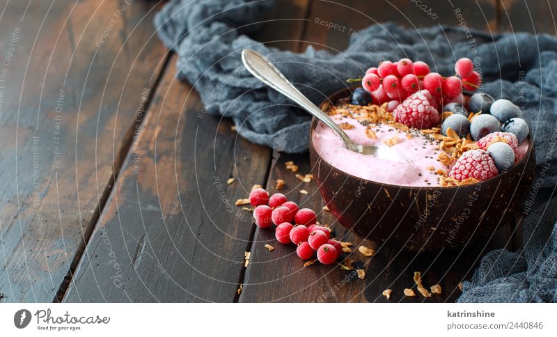 Waldfrüchte Smoothie-Schalen Joghurt Frucht Dessert Ernährung Frühstück Vegetarische Ernährung Diät Schalen & Schüsseln Löffel Sommer frisch rosa rot weiß