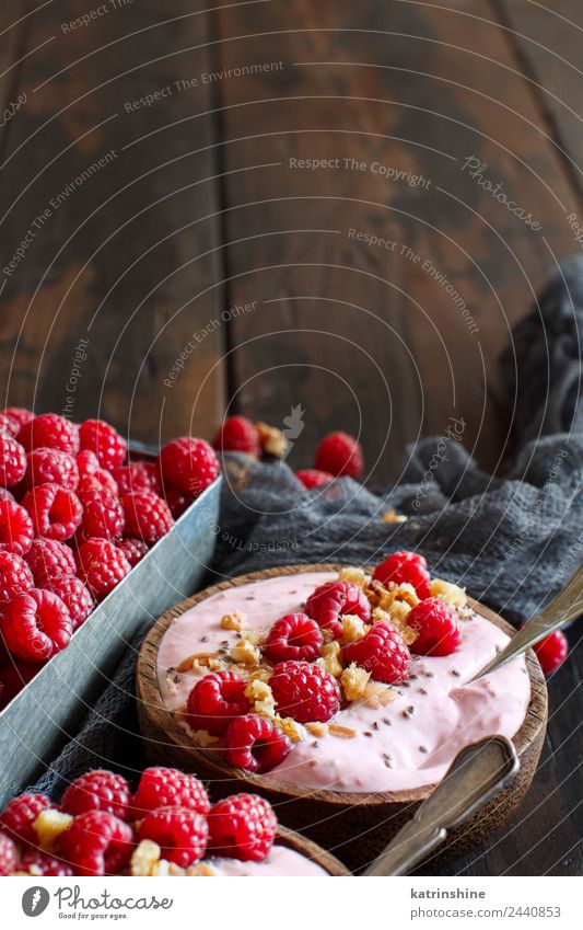 Himbeeren Smoothie Schüsseln Joghurt Frucht Dessert Ernährung Frühstück Vegetarische Ernährung Diät Schalen & Schüsseln Löffel Sommer frisch rosa rot weiß