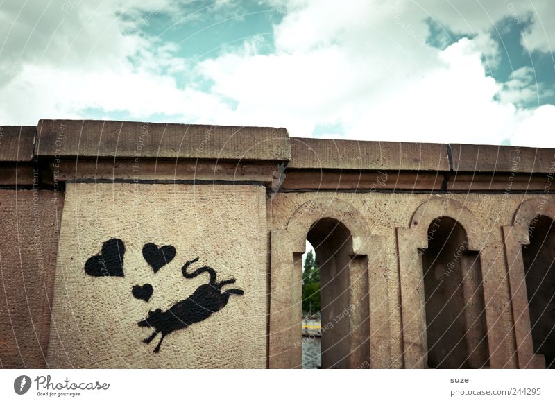 In love Umwelt Himmel Wolken Brücke Bauwerk Maus Stein Graffiti Herz Liebe authentisch klein lustig Stadt schwarz Symbole & Metaphern Wandmalereien Berlin