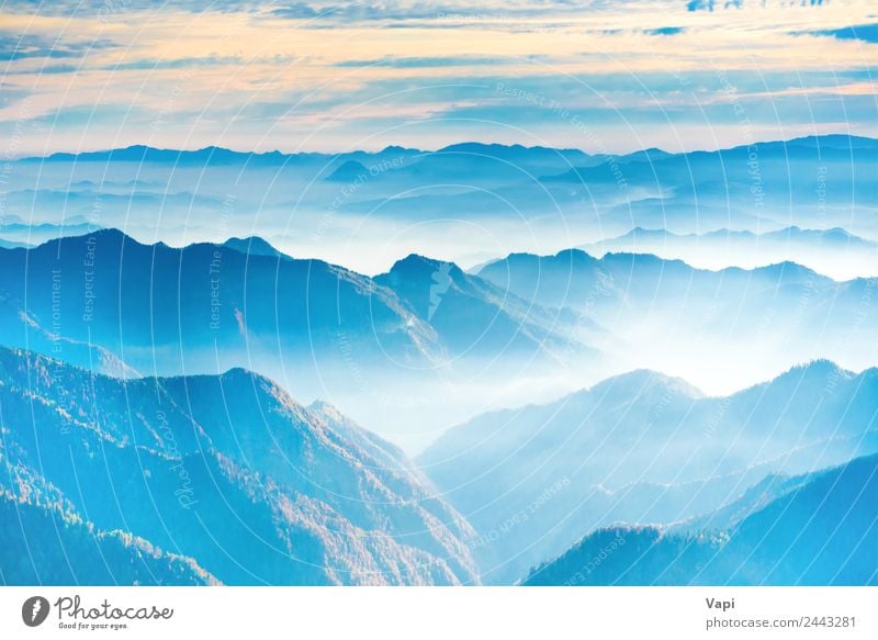 Landschaft mit Sonnenuntergang in blauen Bergen schön Ferien & Urlaub & Reisen Tourismus Abenteuer Ferne Sommer Berge u. Gebirge Natur Luft Erde Himmel Wolken