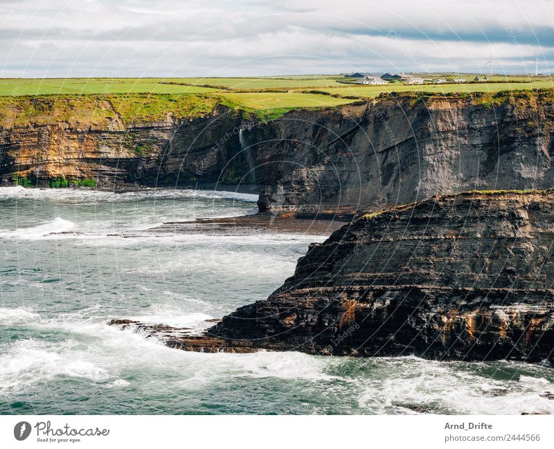 Bromore Cliffs - Irland Ferien & Urlaub & Reisen Tourismus Ferne Sommer Sommerurlaub Meer Wellen Natur Landschaft Wasser Himmel Wolken Frühling Schönes Wetter