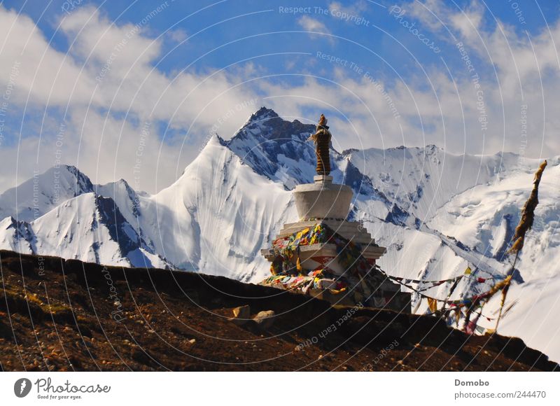 Eine Stupa in Tibet Umwelt Natur Landschaft Luft Himmel Sonnenaufgang Sonnenuntergang Schönes Wetter Hügel Felsen Gipfel Schneebedeckte Gipfel Glück