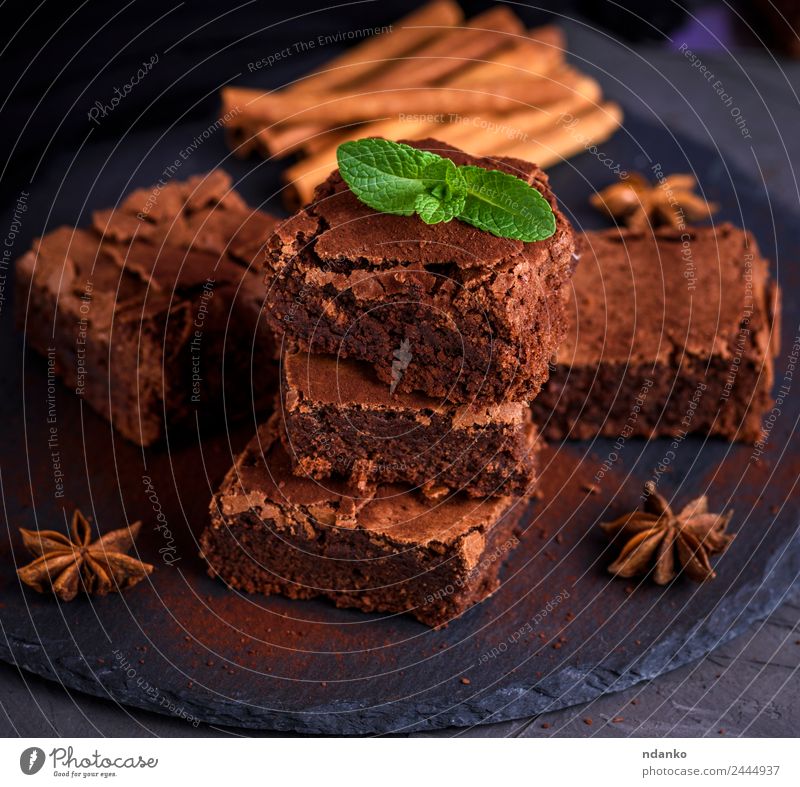 gebackener Schokoladenkuchen Kuchen Dessert Süßwaren Ernährung Essen dunkel frisch lecker oben weich braun schwarz Brownies Stapel Hintergrund gebastelt süß