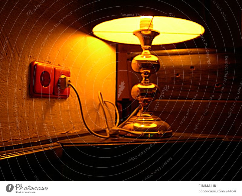 Lämplein Lampe Tischlampe Licht Steckdose Häusliches Leben Kabel gold Glanz und Gloria