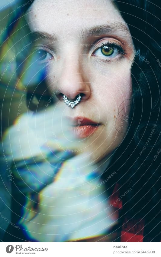 Künstlerisches Porträt einer brünetten Frau mit Lichteffekt Stil Design schön Haut Gesicht Mensch feminin Junge Frau Jugendliche Erwachsene 1 18-30 Jahre Kunst
