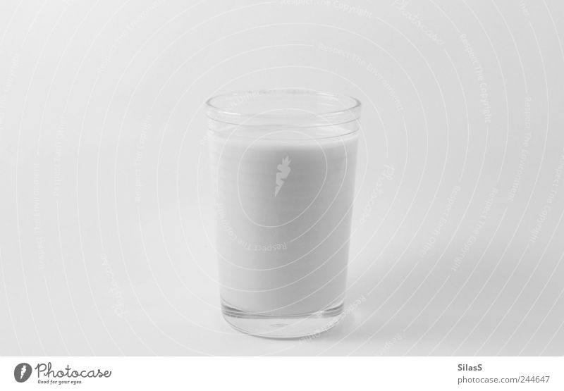 The contrast of white on white Getränk Milch Glas außergewöhnlich hell weiß Farbfoto Innenaufnahme Experiment Menschenleer Kunstlicht Kontrast