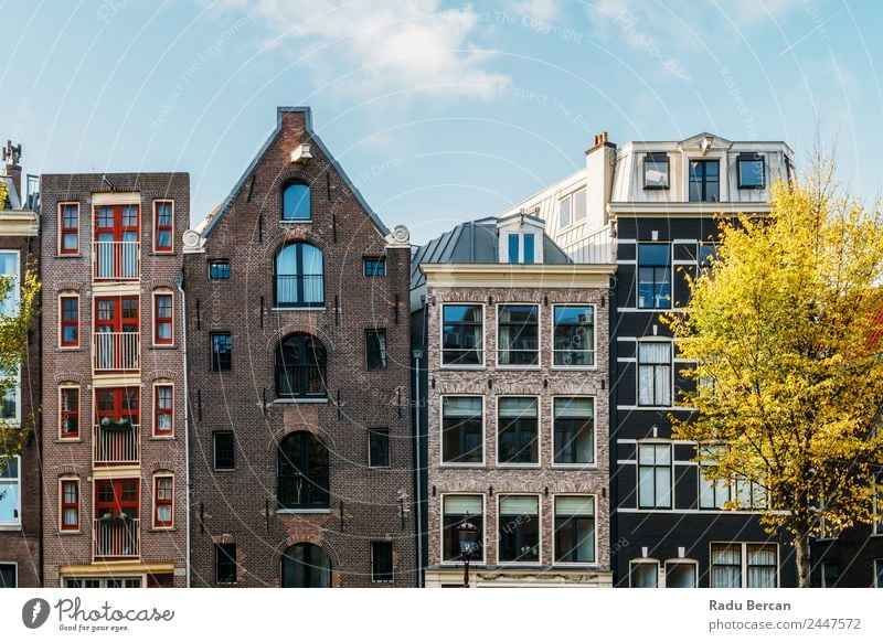 Schöne Architektur niederländischer Häuser am Amsterdamer Kanal im Herbst Niederlande Großstadt Haus Berühmte Bauten Ferien & Urlaub & Reisen Niederländer