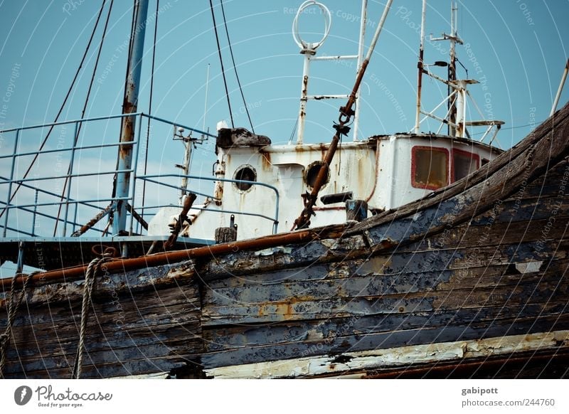 Wohin die Schiffe sterben gehen Verkehr Verkehrsmittel Schifffahrt Fischerboot Segelboot Segelschiff Wasserfahrzeug schiffsfriedhof Holz Metall alt liegen
