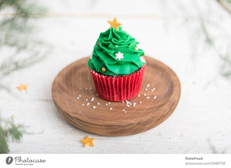 Muffin Weihnachtsbaum Dessert Dekoration & Verzierung Tisch Feste & Feiern Geburtstag Papier Verpackung Holz frisch lecker braun rosa weiß Farbe Hintergrund