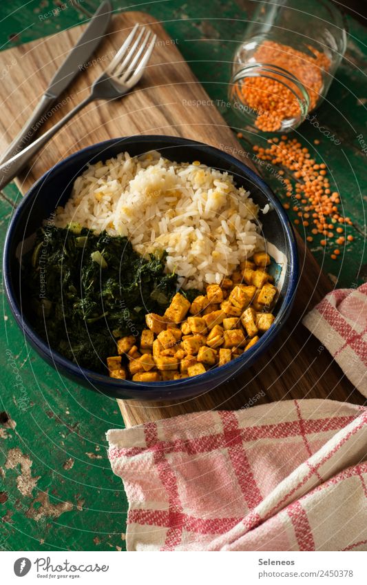 Linsen und Spinat Lebensmittel Gemüse Getreide Reis Tofu Ernährung Essen Mittagessen Abendessen Bioprodukte Vegetarische Ernährung Diät Fasten