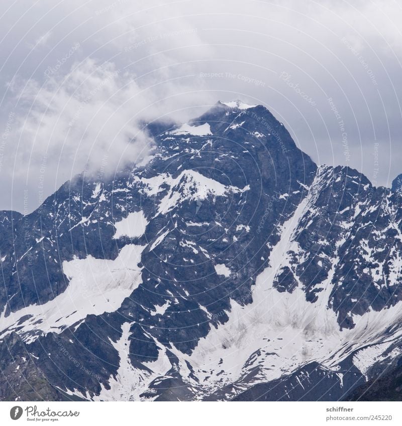 Berg halt Natur Landschaft Wolken Gewitterwolken Klima schlechtes Wetter Unwetter Sturm Regen Felsen Alpen Berge u. Gebirge Gipfel Schneebedeckte Gipfel