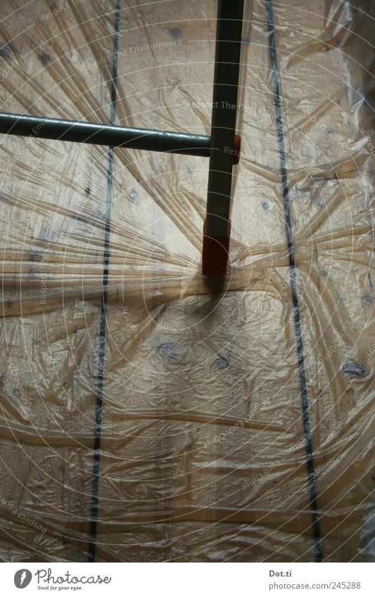 bodenschonen Renovieren Holz Metall Kunststoff Schutz Folie zudecken Leiter Aluminium Falte Boden Holzfußboden Bodendielen heimwerken Farbfoto Gedeckte Farben