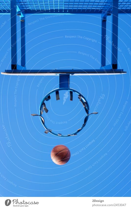 Bild einer Kugel neben einem Basketballkorb Erholung Spielen Tapete Seil Himmel Wolken blau schwarz weiß Konkurrenz Aktion Gerichtsgebäude schnell Tor