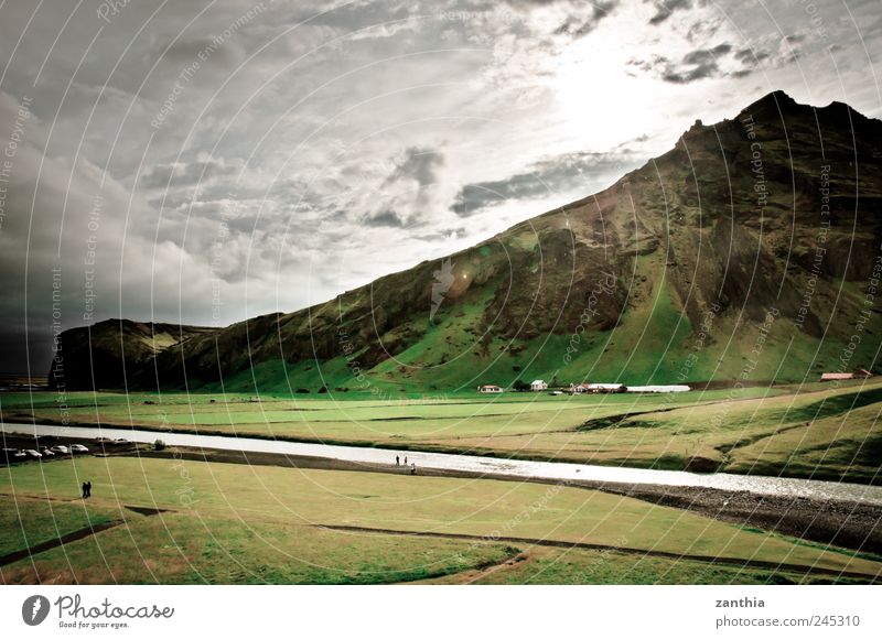 Iceland Natur Landschaft Wolken Sommer Wetter Wiese Felsen Berge u. Gebirge Gipfel Flussufer Idylle Klima Umwelt Ferien & Urlaub & Reisen Island Weide Farbfoto