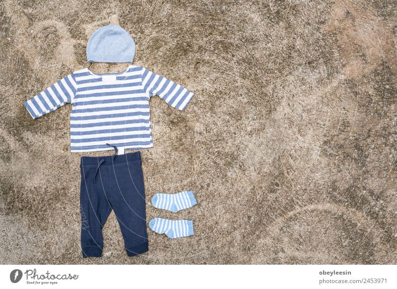 Babykleidung trocknete an der Wäscheleine. Stil Freude Leben Kind Junge Familie & Verwandtschaft Mode Bekleidung Rock Stoff Linie hängen dreckig klein lustig