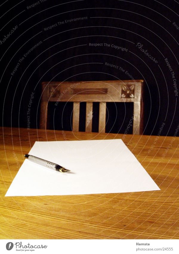 schreib mal wieder Tisch Schreibstift gelb braun Physik Häusliches Leben Stuhl Wärme schreiben leeres Blatt Business