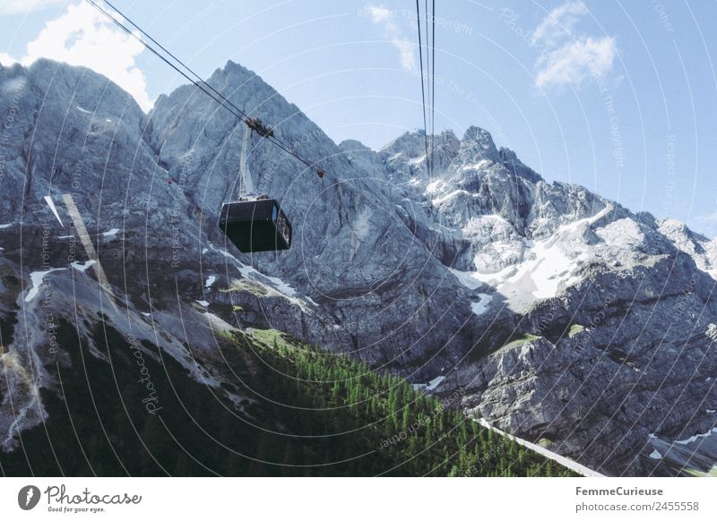 Gondola in the alps Natur Abenteuer Gondellift Riesenrad Seilbahn Alpen Berge u. Gebirge Sonnenstrahlen Farbfoto Außenaufnahme Tag Vogelperspektive