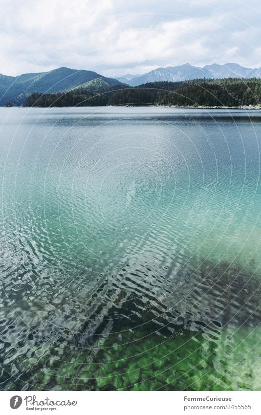 Mountain lake with cristal clear water in the alps Natur Gebirgssee See Alpen Berge u. Gebirge Klarheit türkis Wasser Farbfoto Außenaufnahme Menschenleer