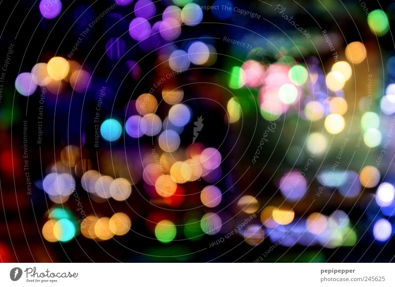 rush hour Kugel glänzend hell Kitsch rund mehrfarbig Licht Lichterscheinung Lichtspiel Lichtpunkt Außenaufnahme Experiment Muster Menschenleer