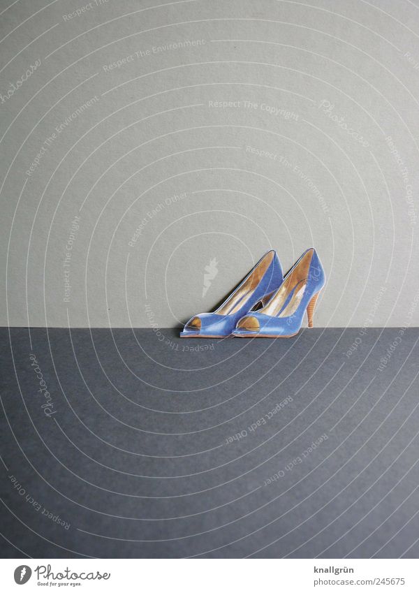 Peeptoes Schuhe Damenschuhe stehen Coolness elegant glänzend trendy schön modern blau grau Gefühle Freude Glück Begierde eitel Design Reichtum Mode Stil Wunsch