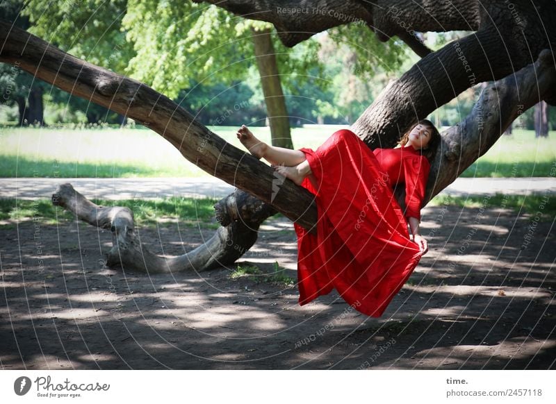 Ulreka feminin Frau Erwachsene 1 Mensch Schönes Wetter Baum Park Dresden Kleid brünett langhaarig Erholung liegen schlafen träumen schön Glück Zufriedenheit