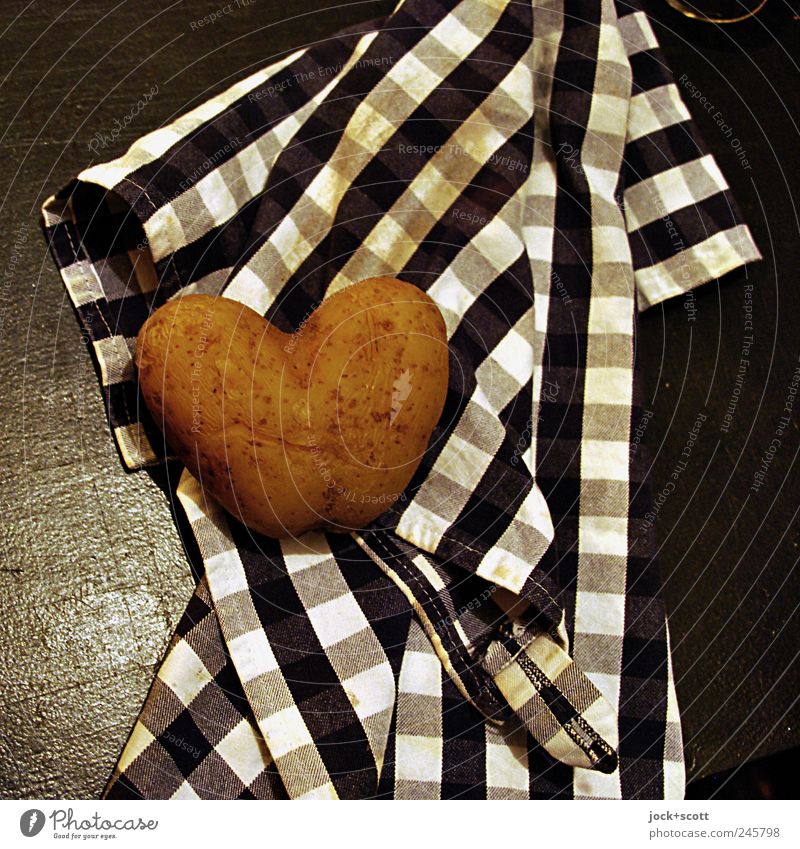 Liebe zur Kartoffel Gemüse Kartoffeln Ernährung Dekoration & Verzierung Tisch Küche Kultur kariert Herz außergewöhnlich einfach Inspiration Liebesaffäre Zufall
