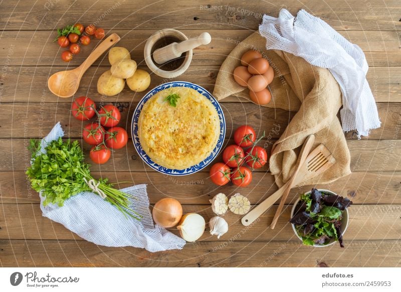 Traditionelles spanisches Omelett. Gemüse Ernährung Mittagessen Abendessen Teller Lifestyle Gesunde Ernährung Restaurant authentisch frisch Gesundheit grün weiß